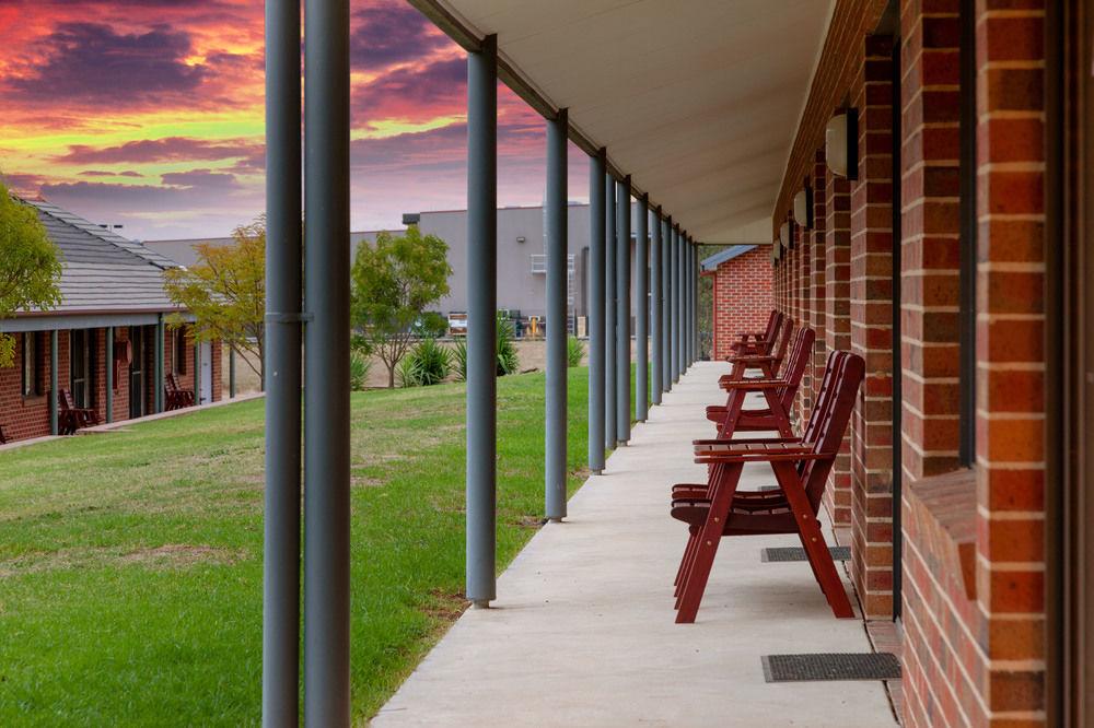 Blazing Stump Motel & Suites Wodonga Exterior photo