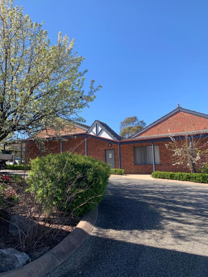 Blazing Stump Motel & Suites Wodonga Exterior photo